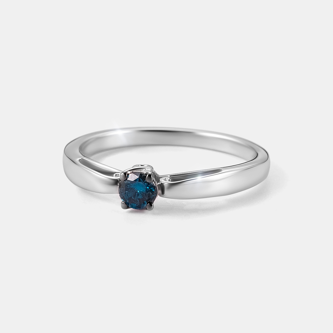 Серебряное кольцо с голубым бриллиантом
