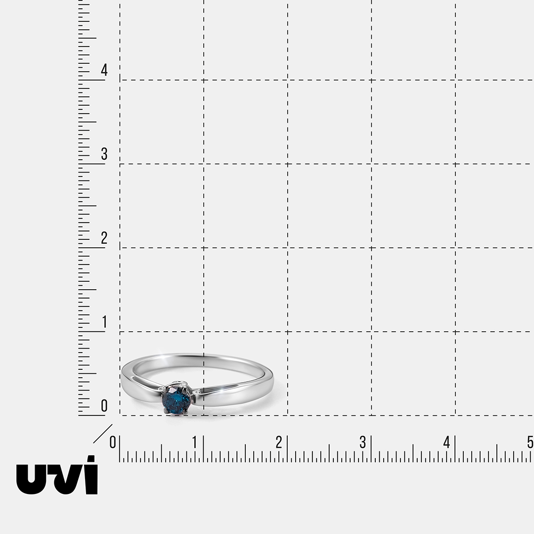 Серебряное кольцо с голубым бриллиантом