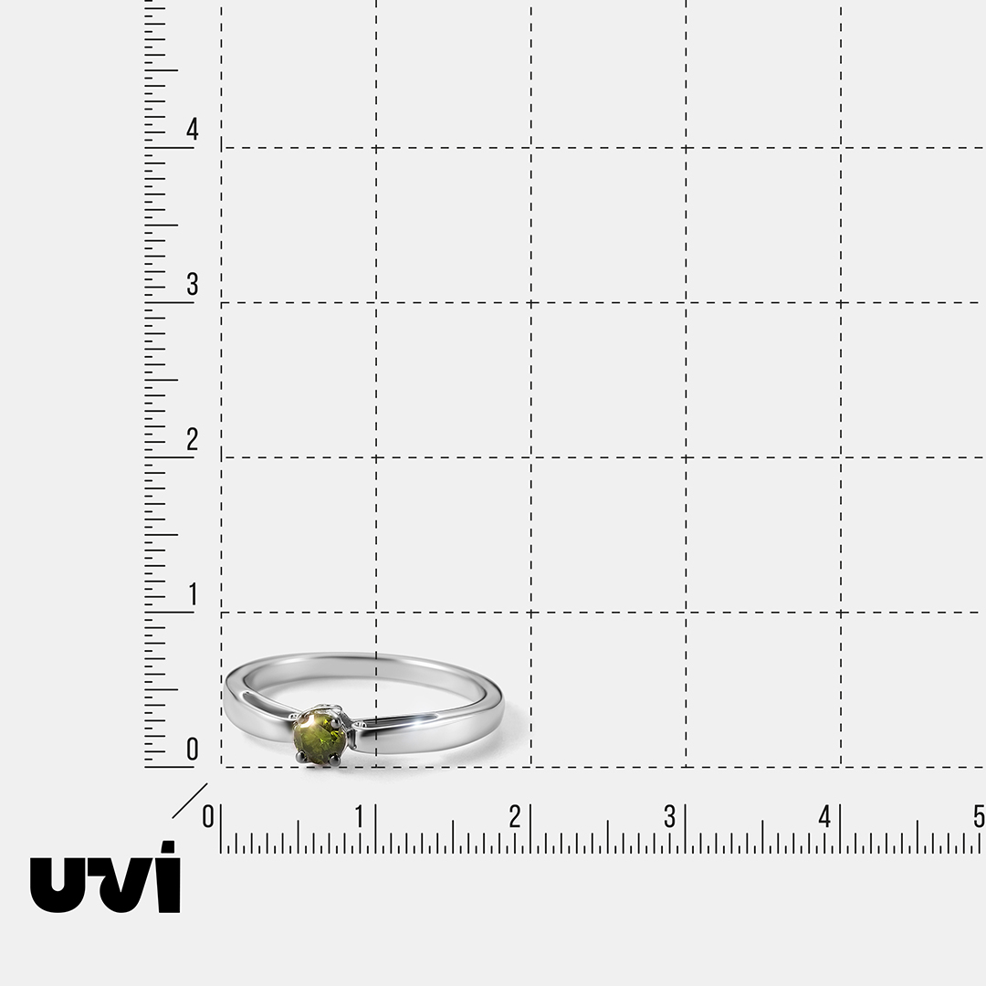Серебряное кольцо с зеленым бриллиантом