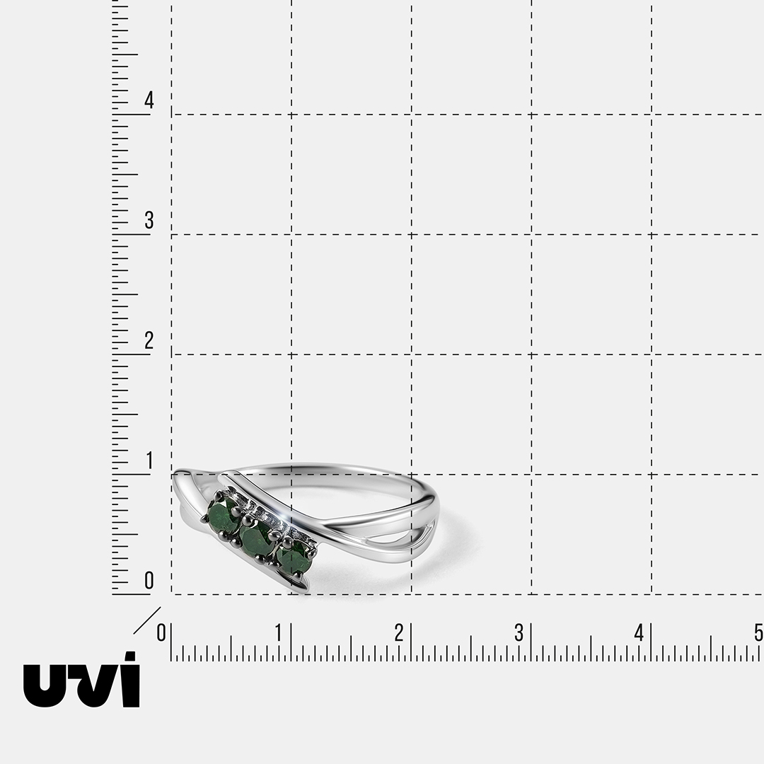 Серебряное кольцо с зелеными бриллиантами