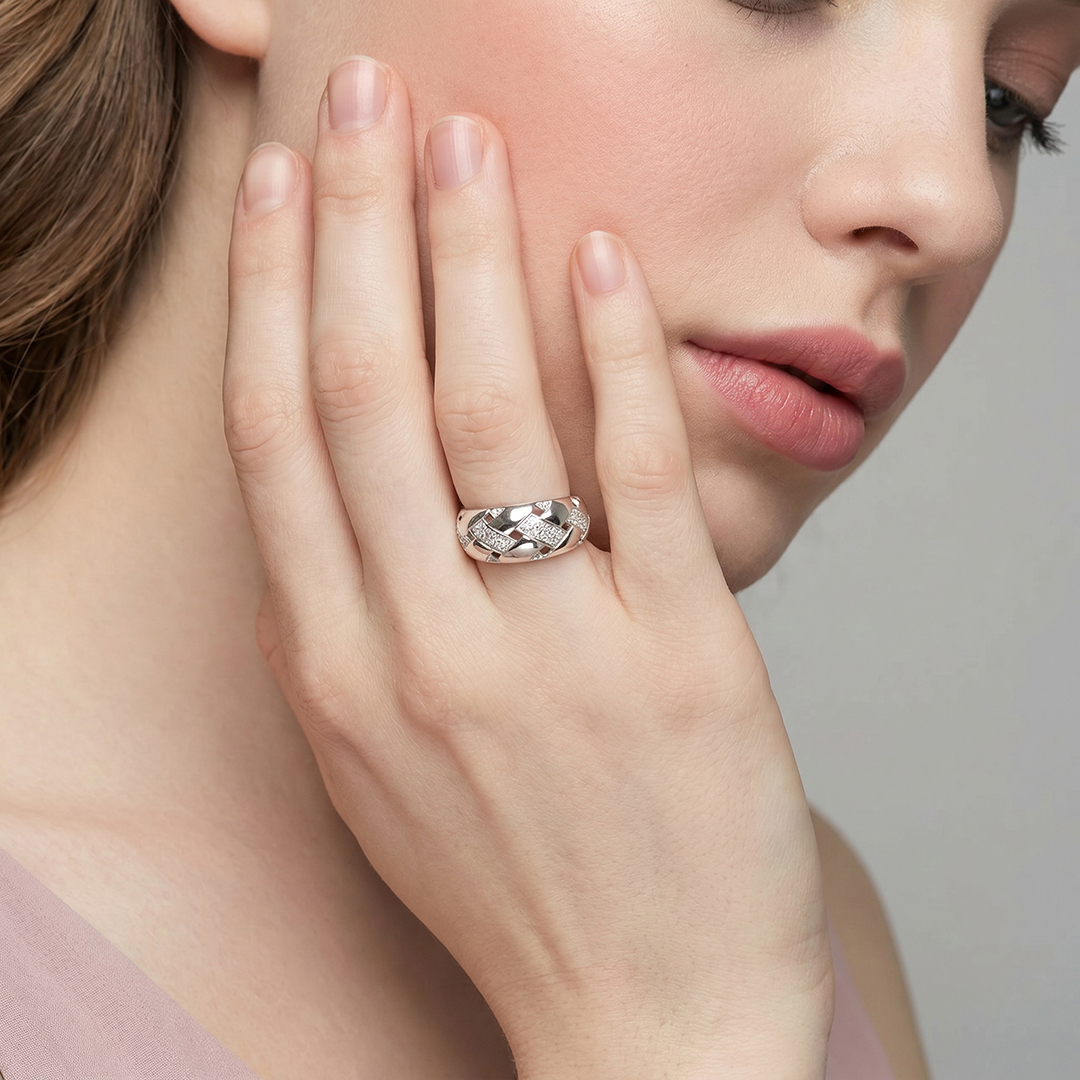 Серебряное кольцо с бриллиантом