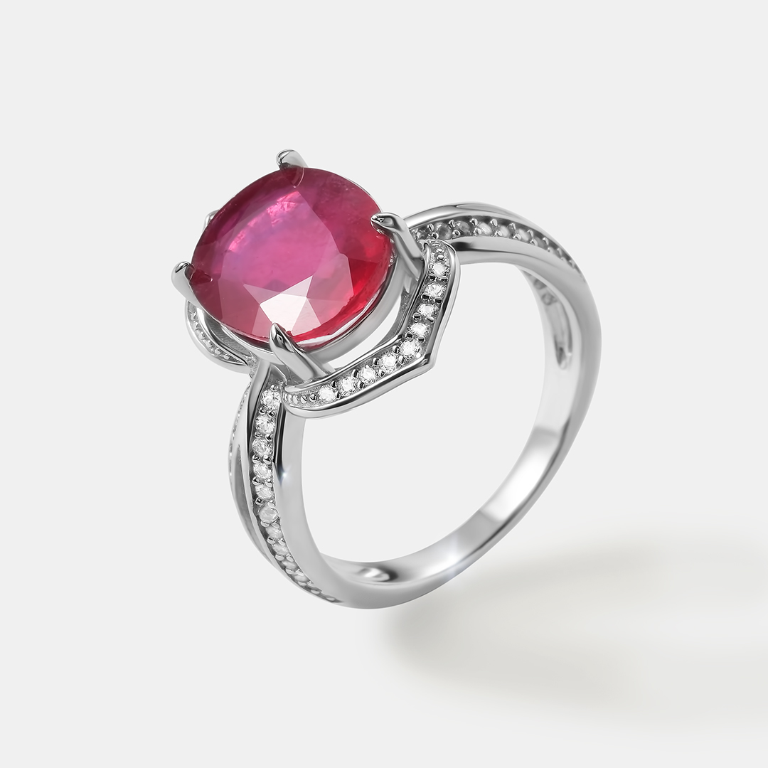 Серебряное кольцо с рубином