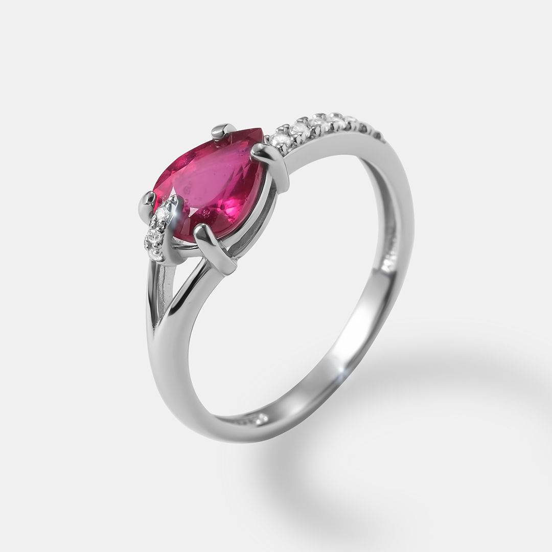 Серебряное кольцо с рубином