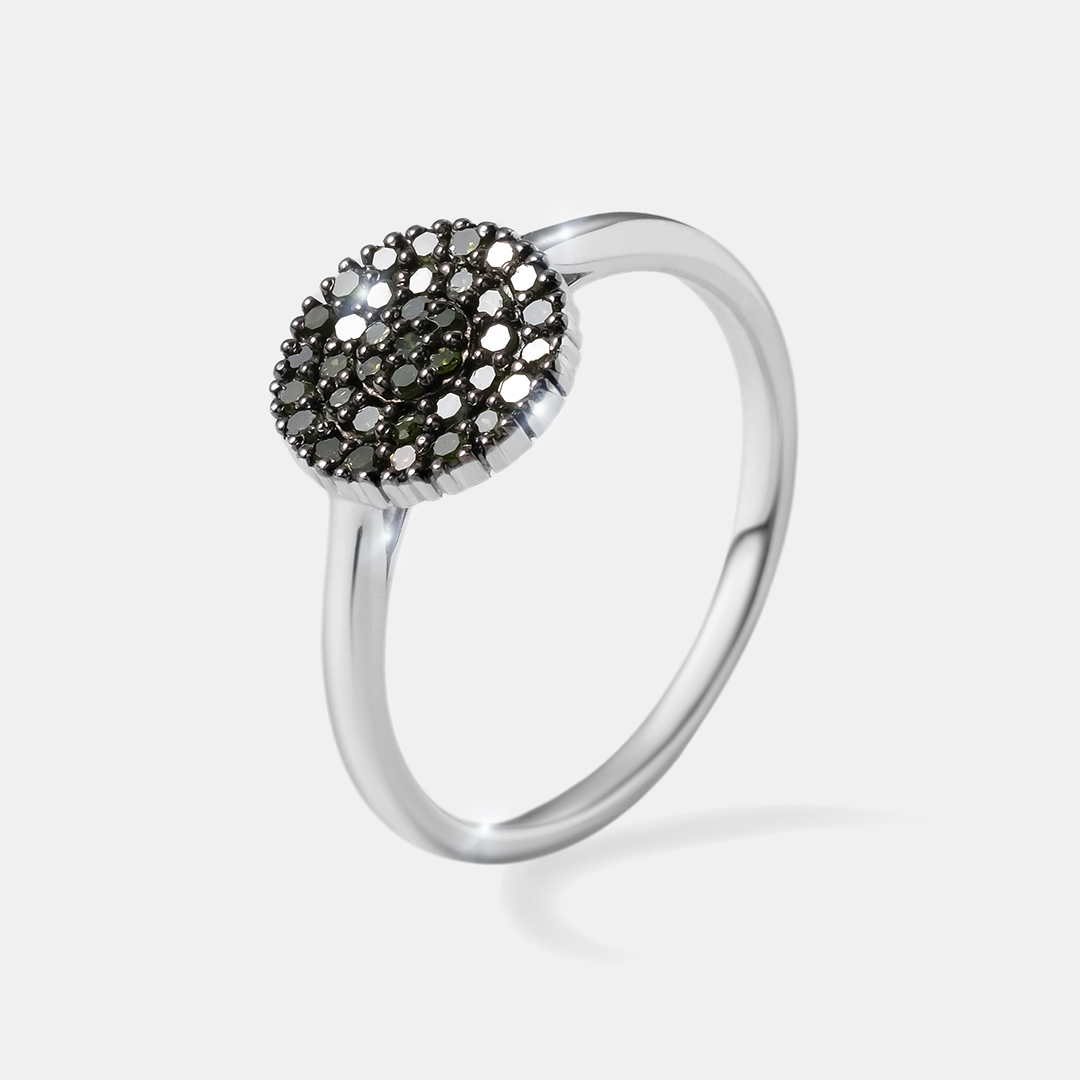 Серебряное кольцо с зелеными бриллиантами