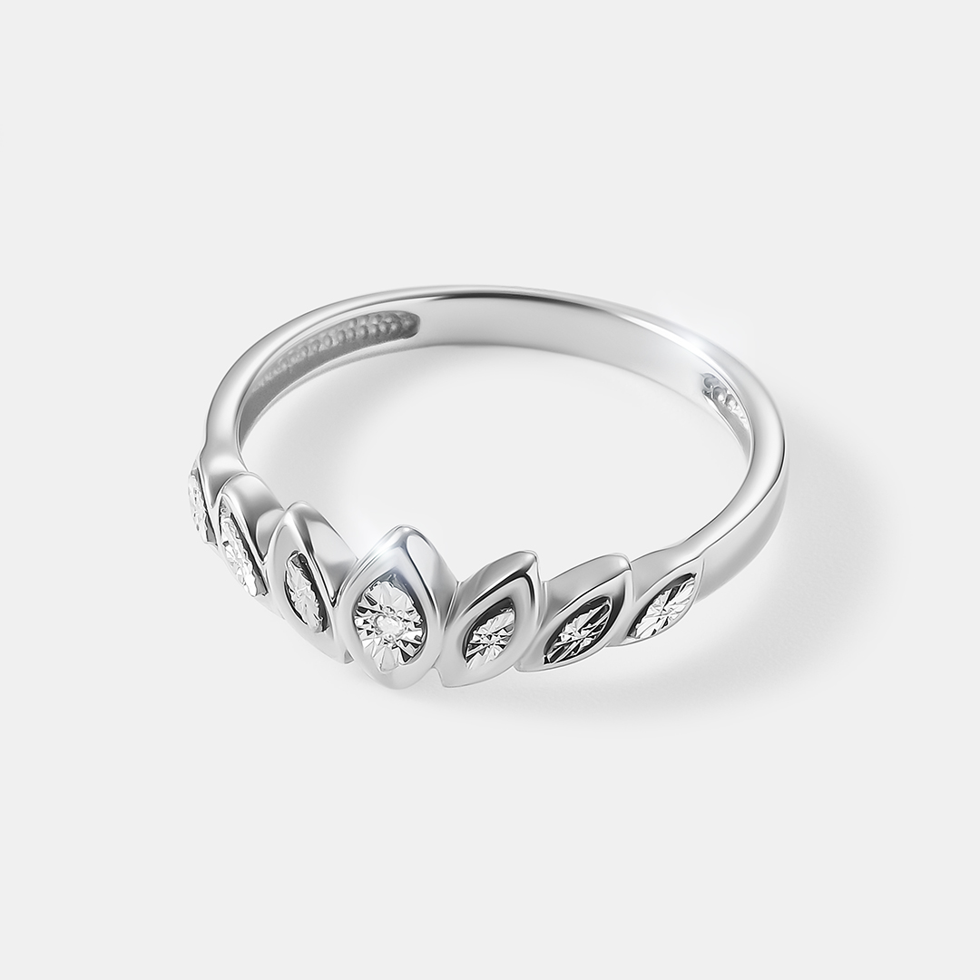 Серебряное кольцо с бриллиантом