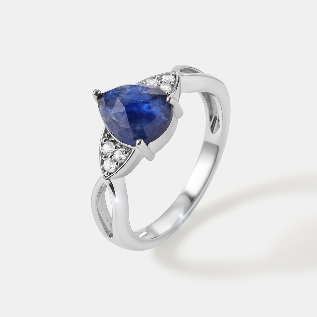 Серебряное кольцо с сапфиром