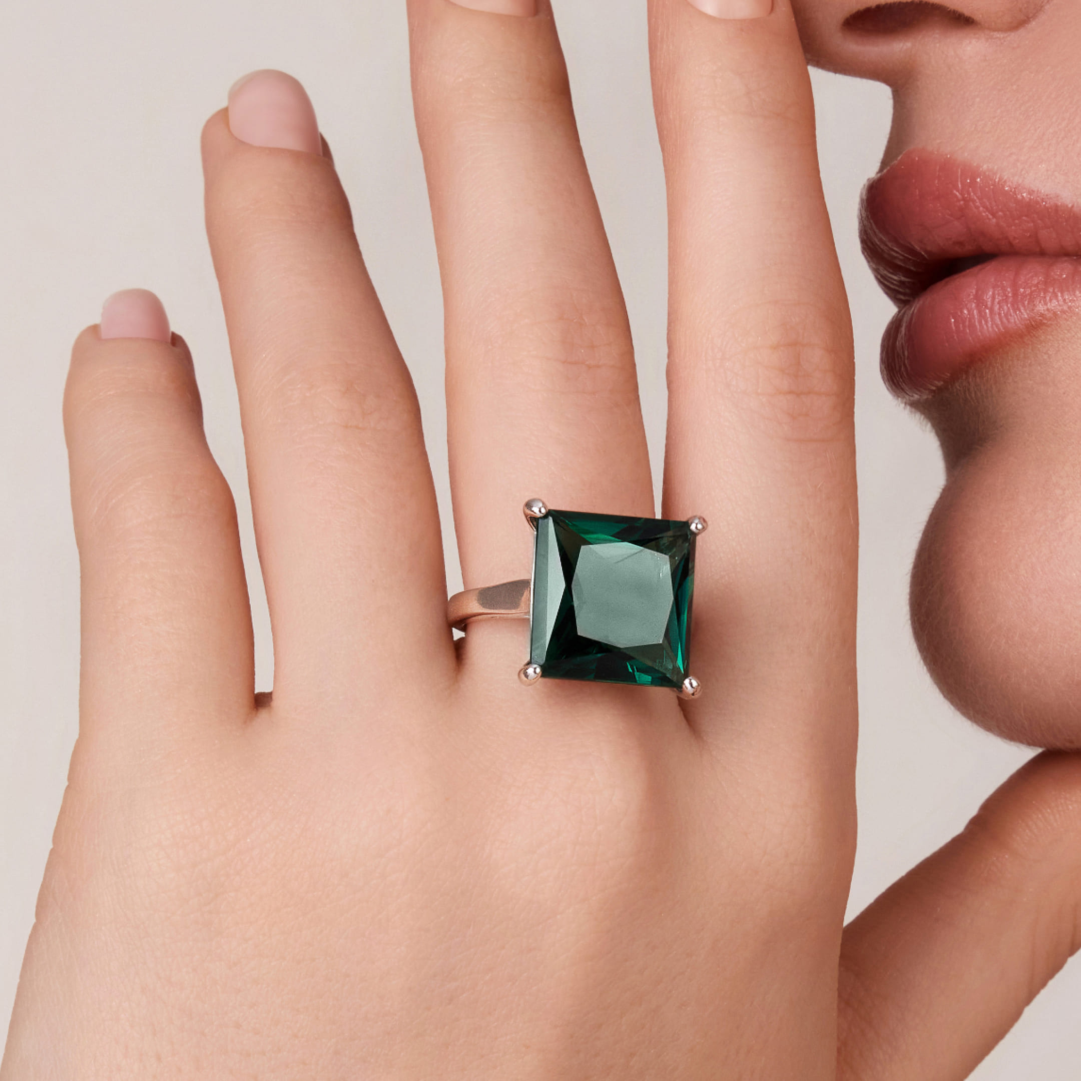 Серебряное кольцо с празиолитом