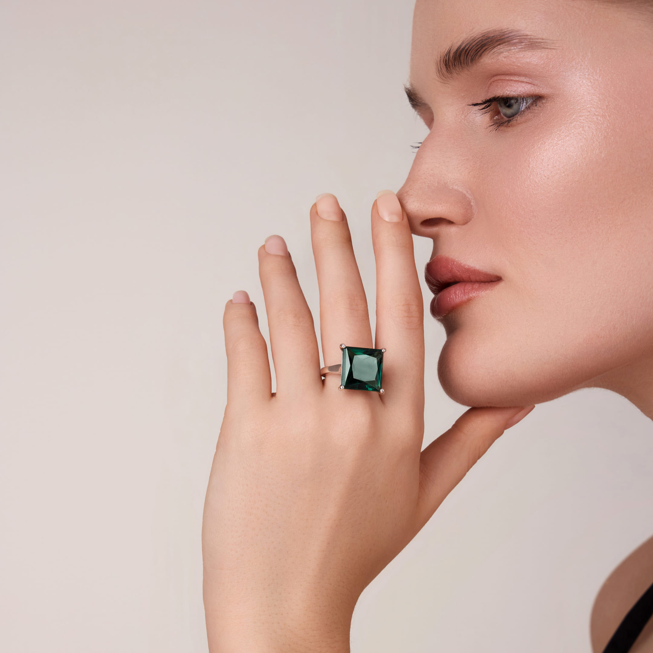 Серебряное кольцо с празиолитом