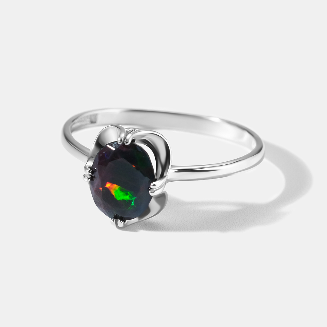 Серебряное кольцо с черным опалом