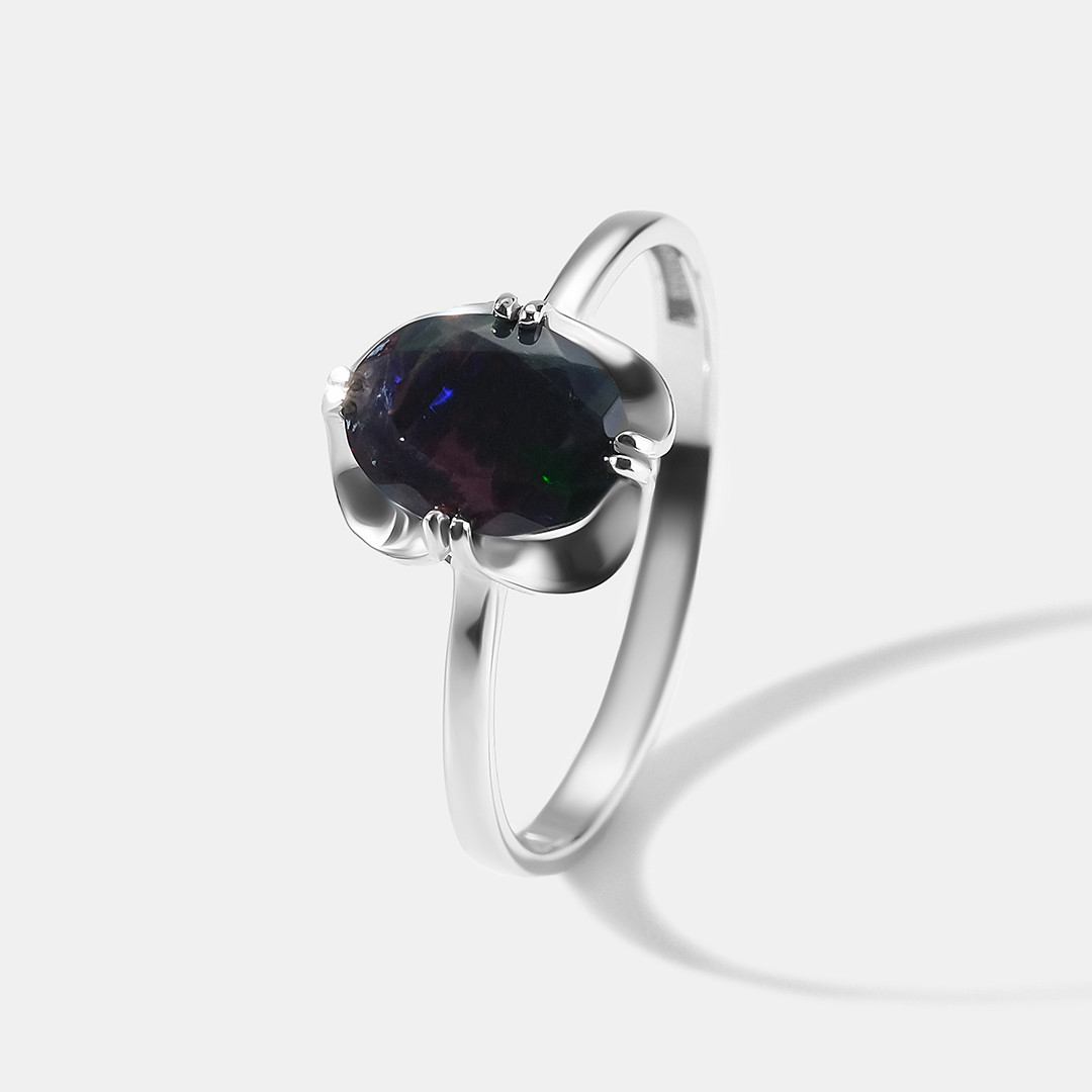 Серебряное кольцо с черным опалом
