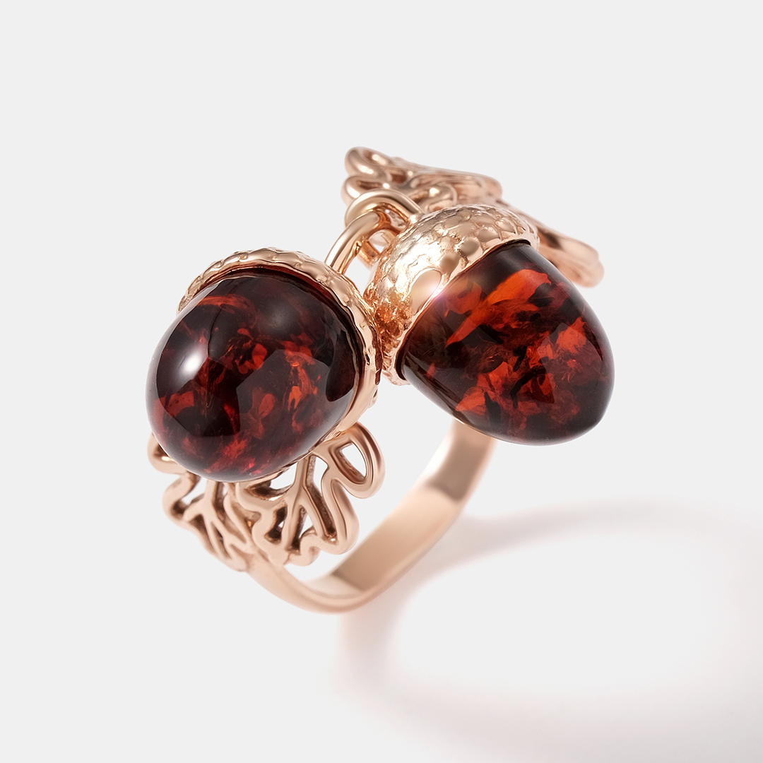 Серебряное кольцо с янтарем "Желуди"