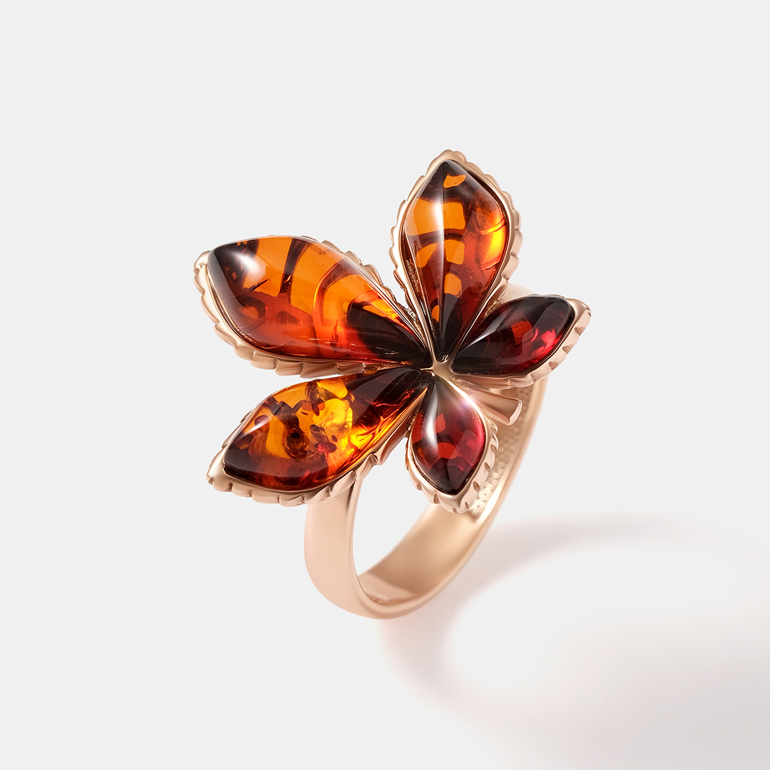 Серебряное кольцо с янтарем "Листок"