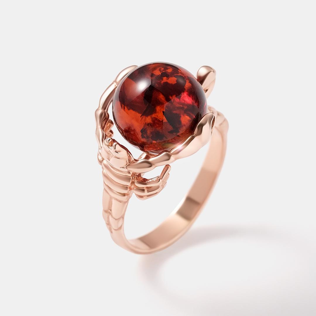 Серебряное кольцо с янтарем "Скорпион"