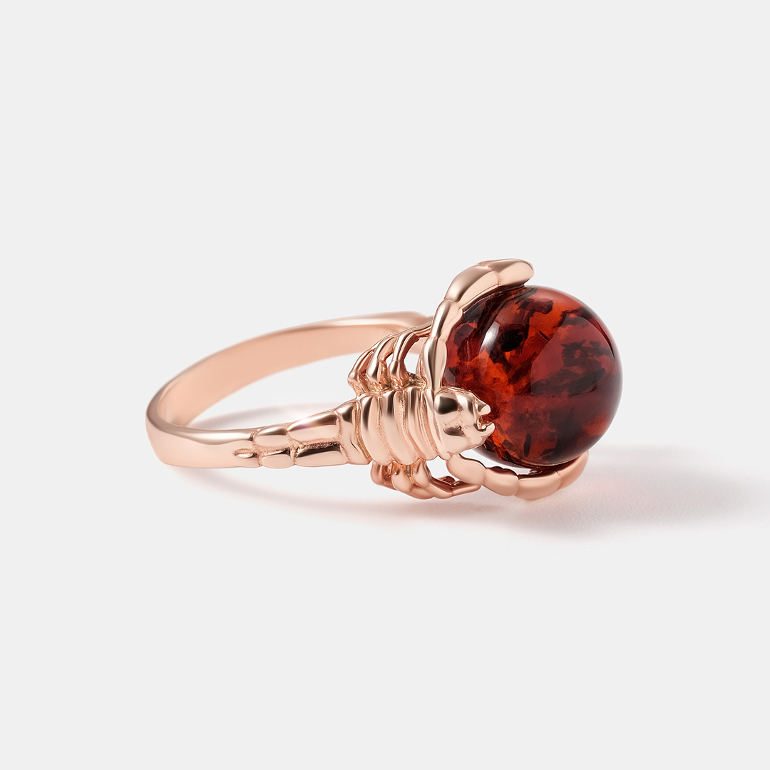 Серебряное кольцо с янтарем "Скорпион"