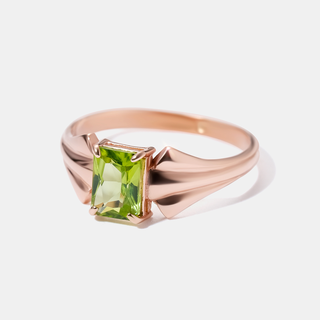 Серебряное кольцо с хризолитом