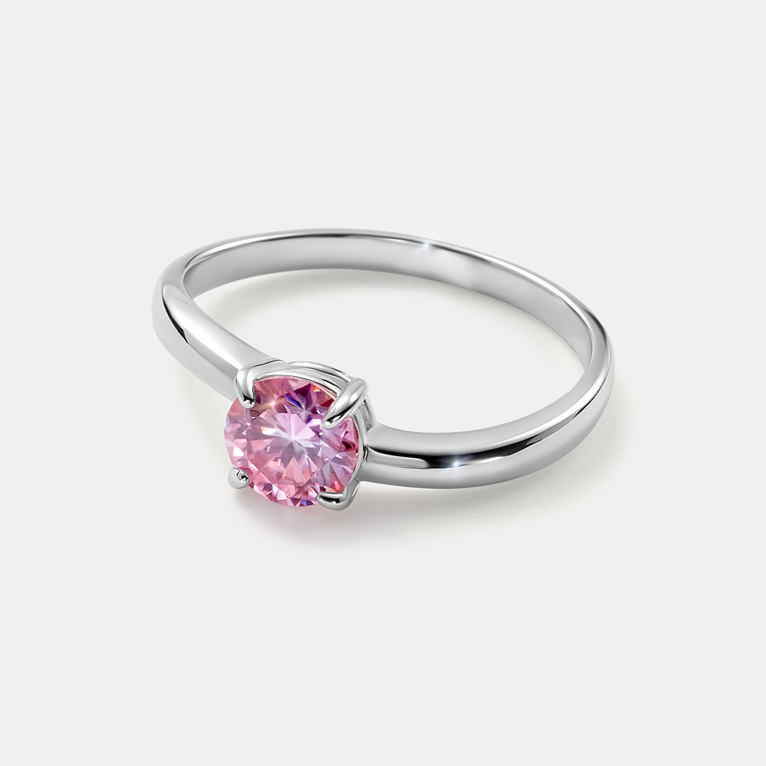 Серебряное кольцо с муассанитом