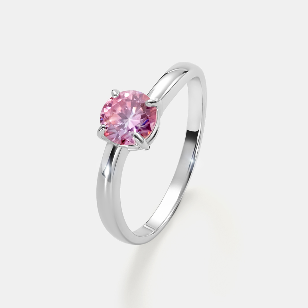 Серебряное кольцо с муассанитом