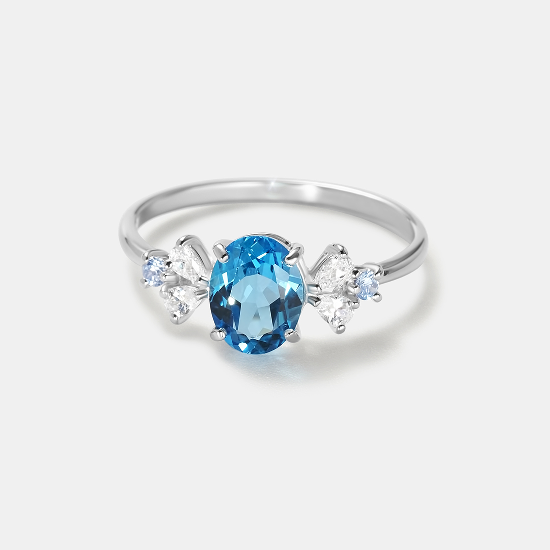 Серебряное кольцо с топазом swiss