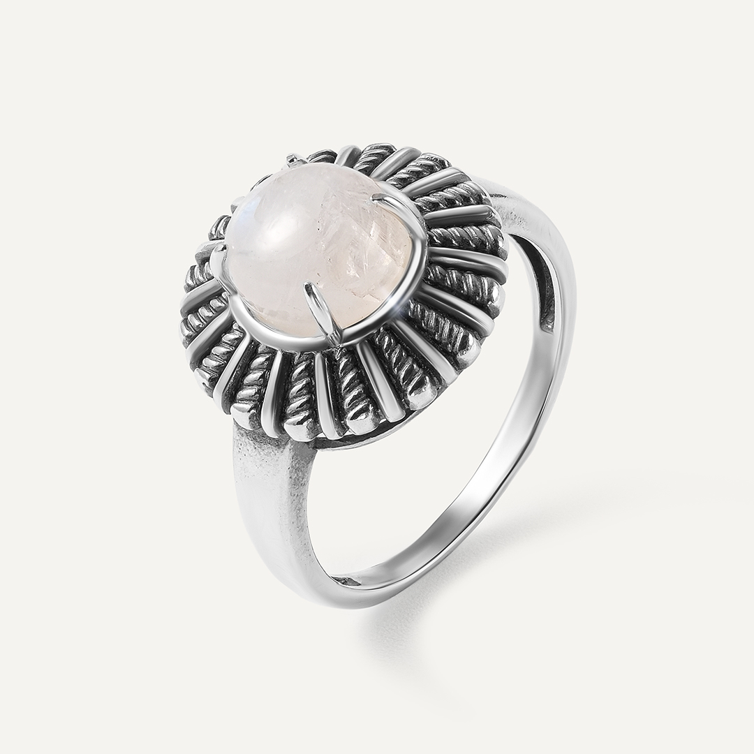 Серебряное кольцо с лунным камнем