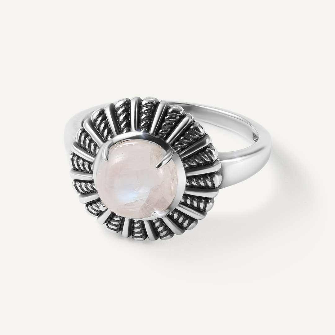 Серебряное кольцо с лунным камнем