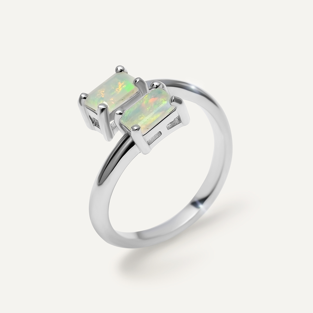 Серебряное незамкнутое кольцо с опалами