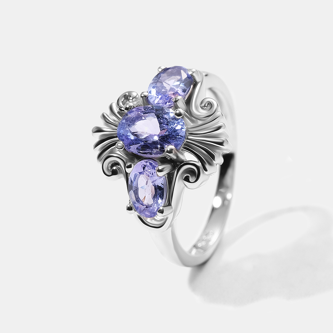 Серебряное кольцо с танзанитами