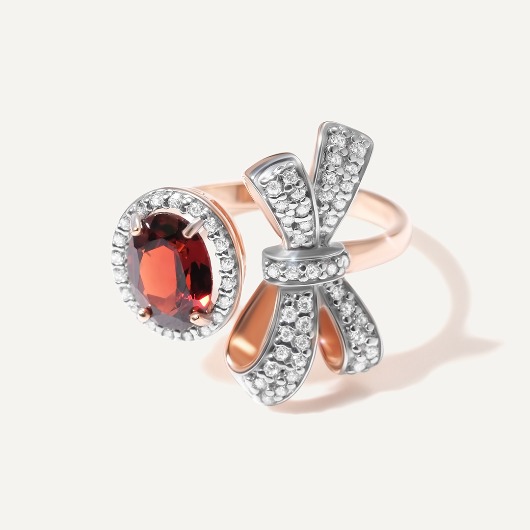 Серебряное кольцо с гранатом