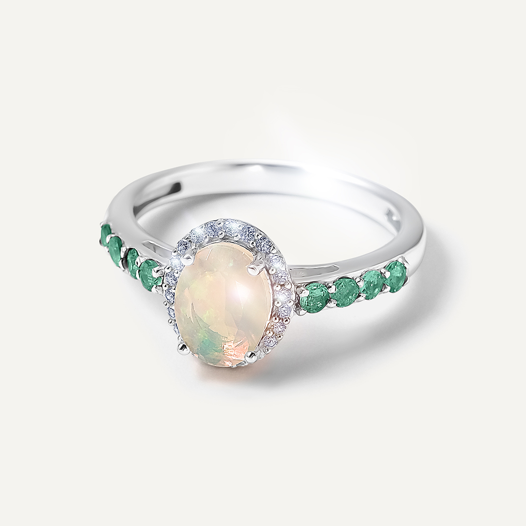 Серебряное кольцо с изумрудами и опалом