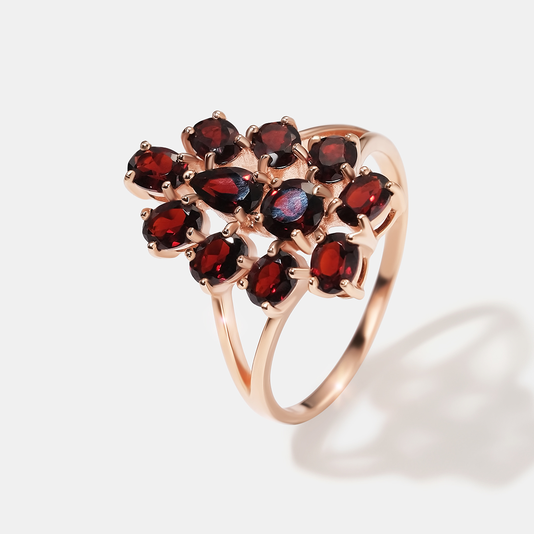 Серебряное кольцо с гранатами