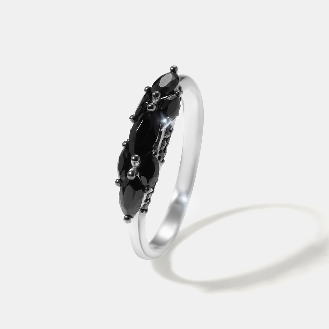 Серебряное кольцо со шпинелью