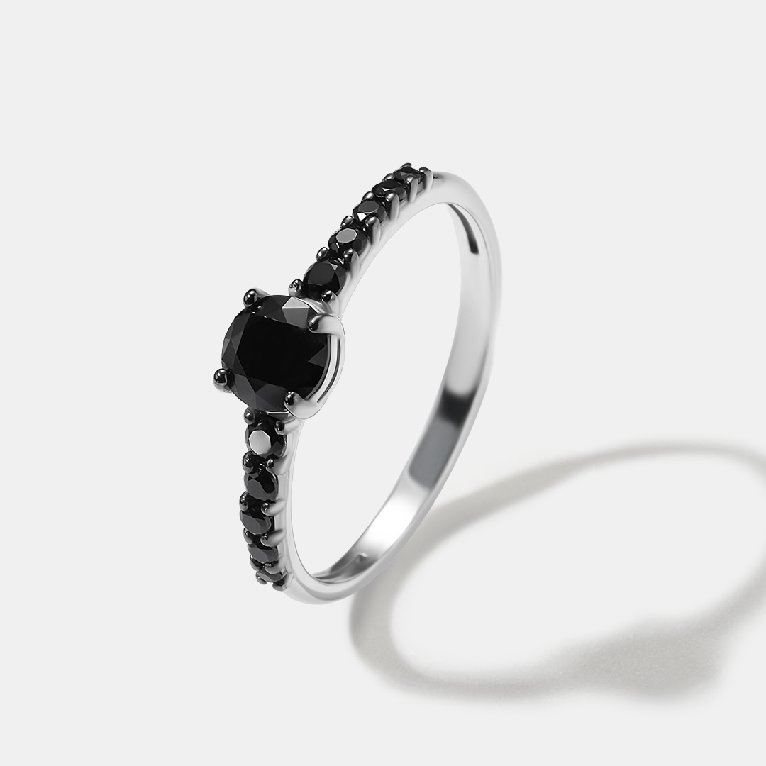 Серебряное кольцо со шпинелью