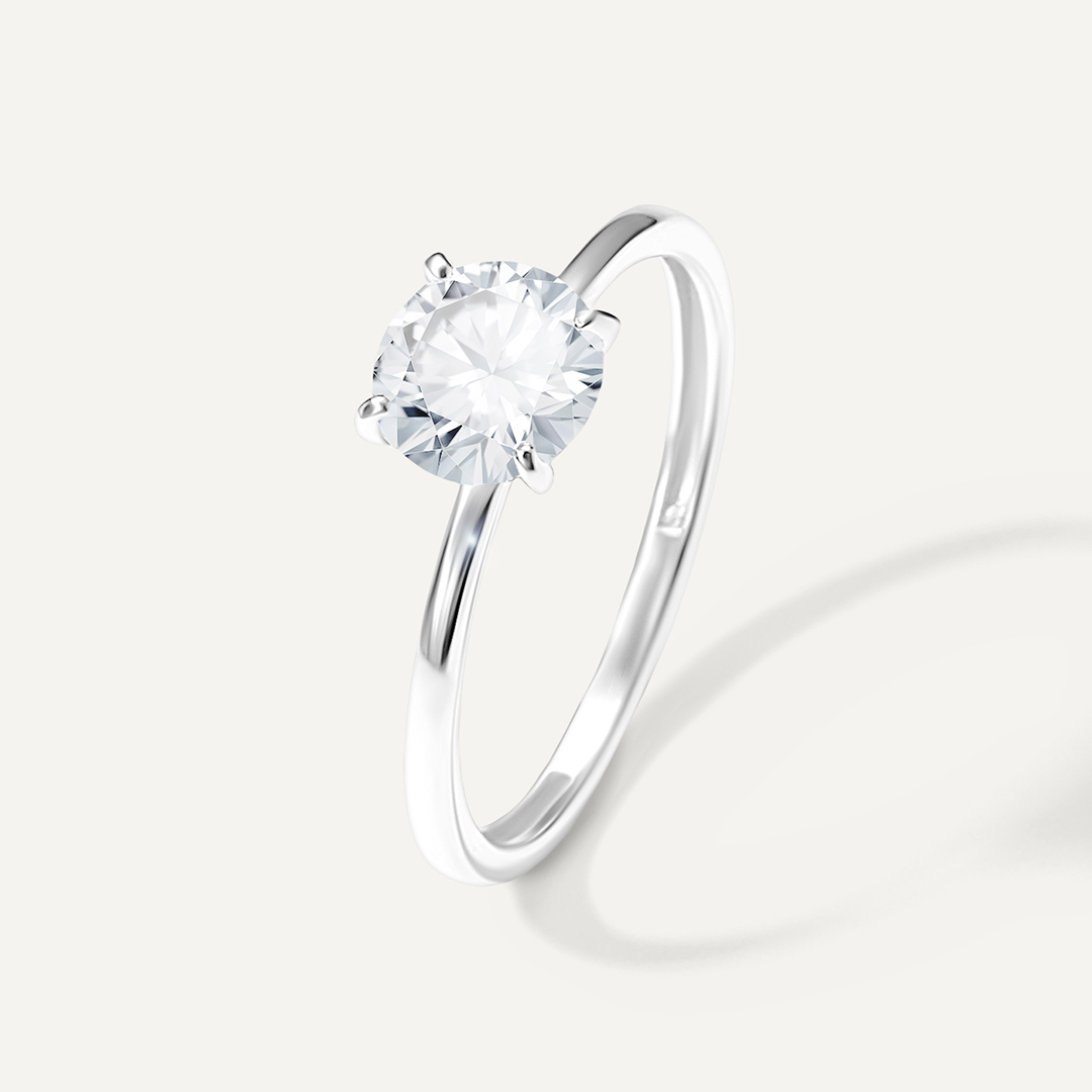 Серебряное кольцо с муассанитом