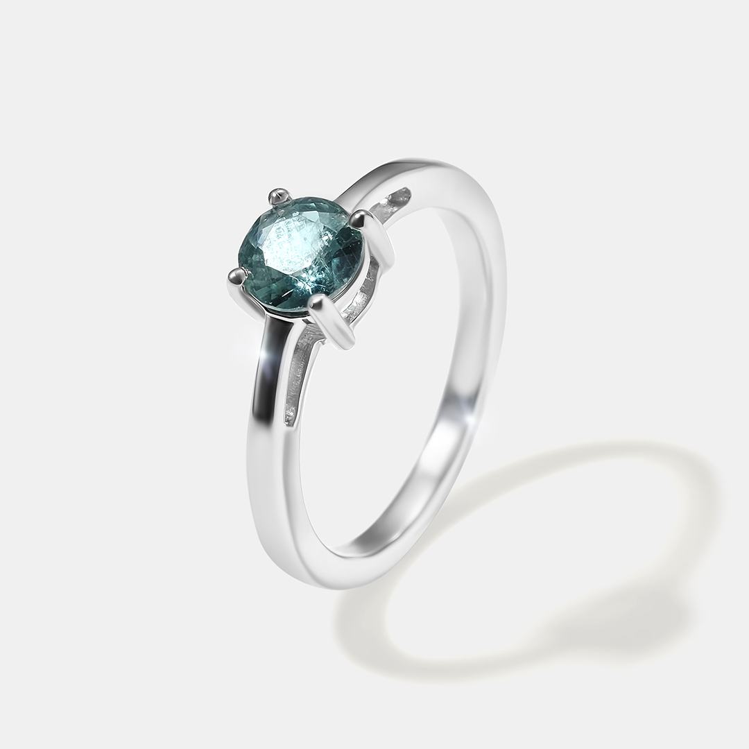Серебряное кольцо с кианитом