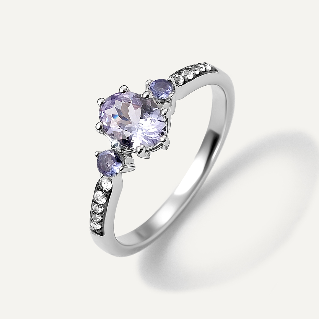 Серебряное кольцо с танзанитами