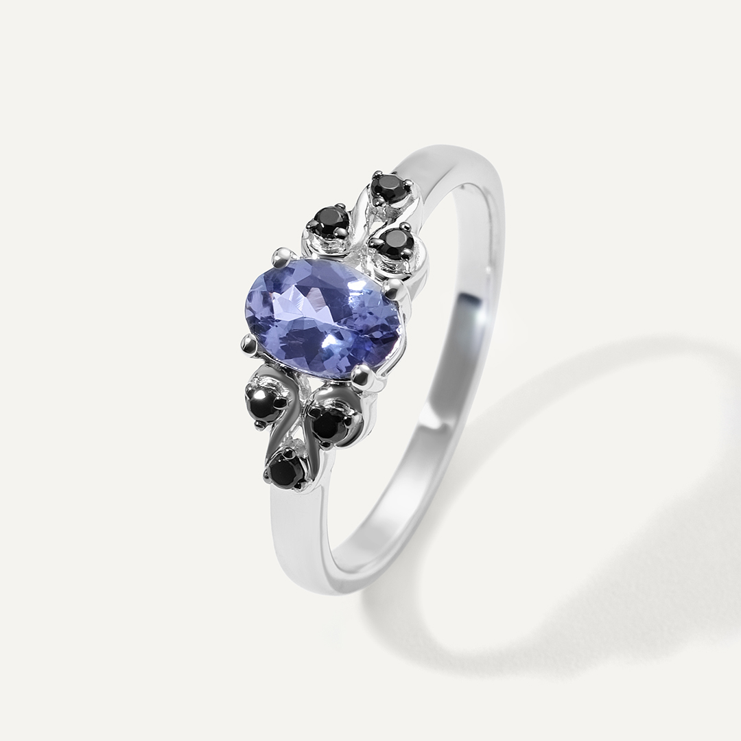 Серебряное кольцо с танзанитом