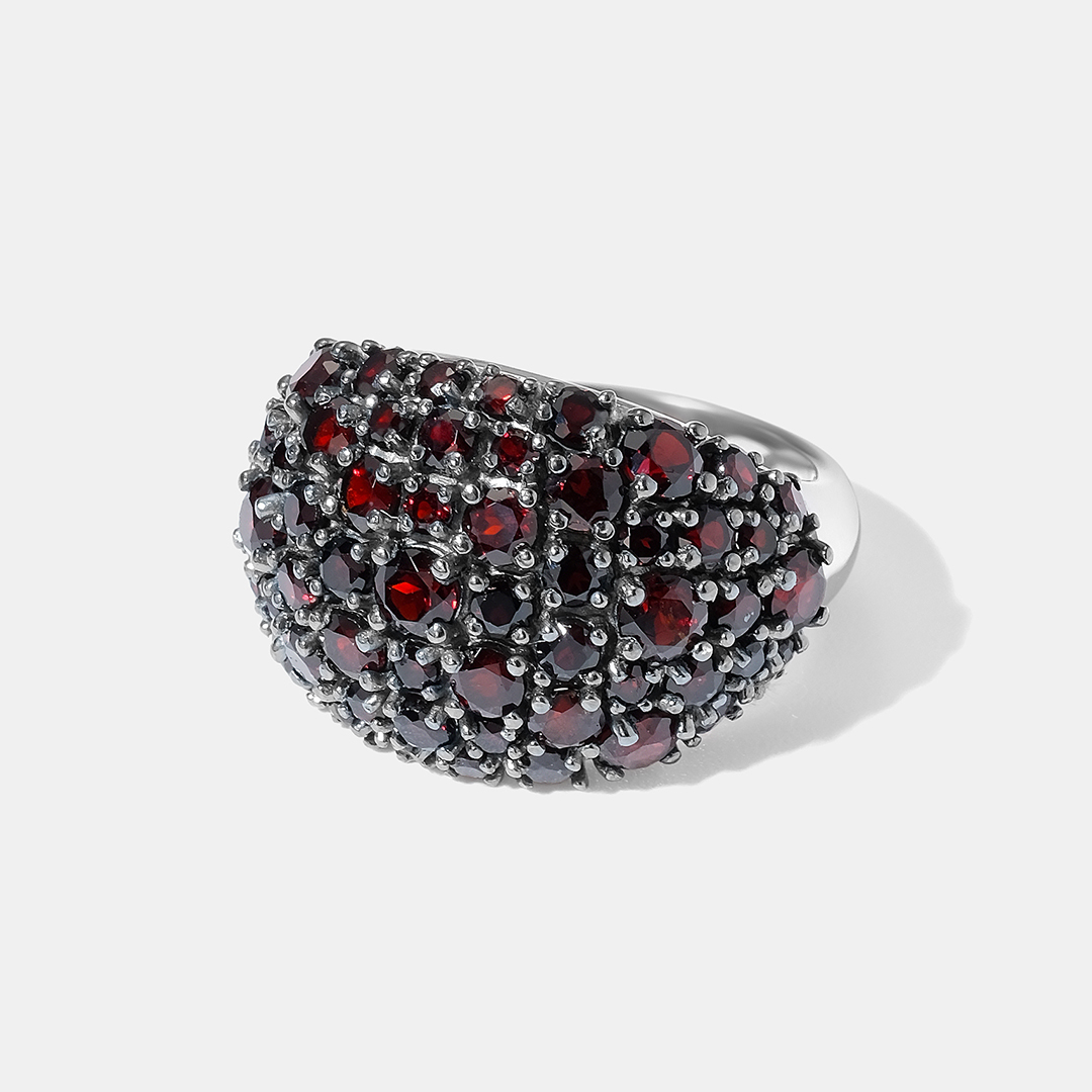 Серебряное кольцо с чешскими гранатами