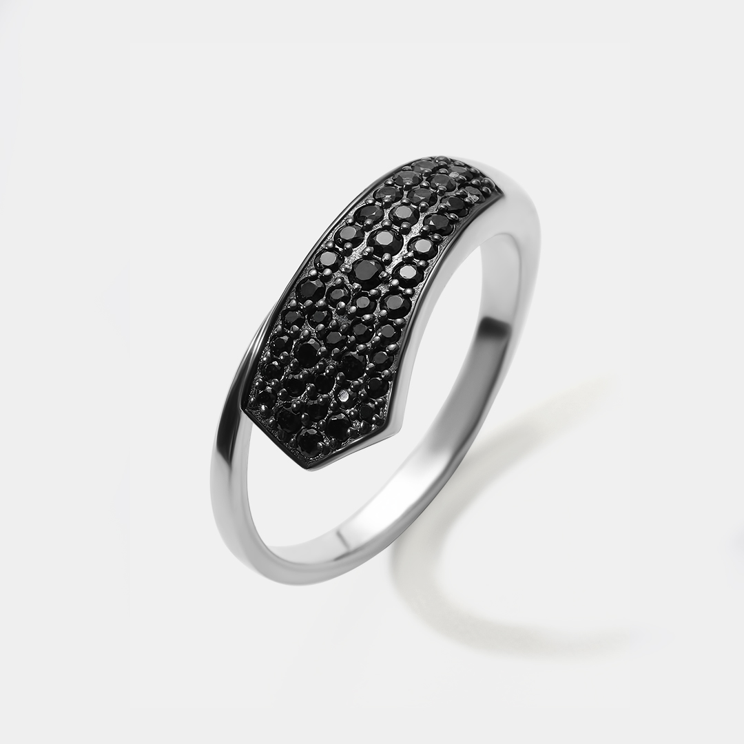 Серебряное кольцо со шпинелью