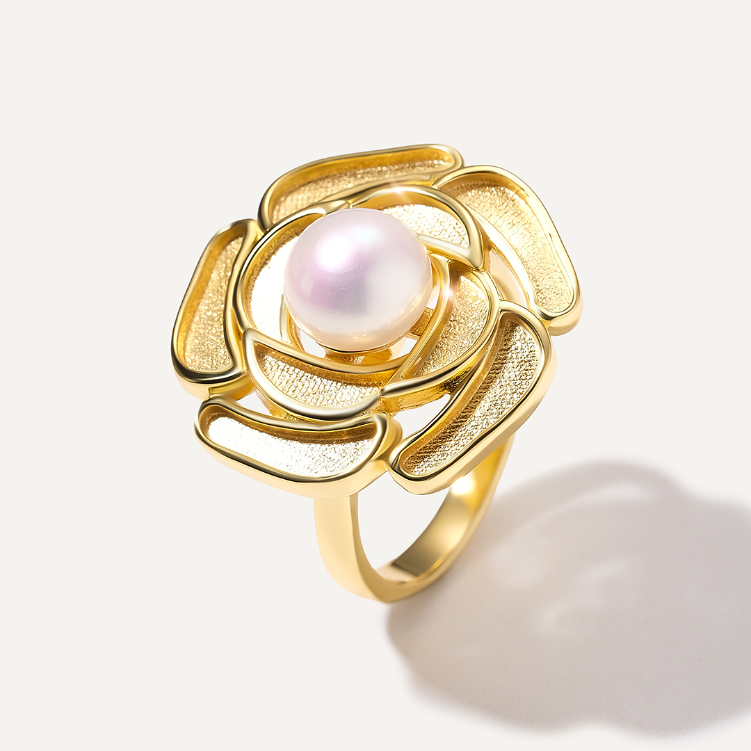 Серебряное кольцо с жемчугом "Цветок"