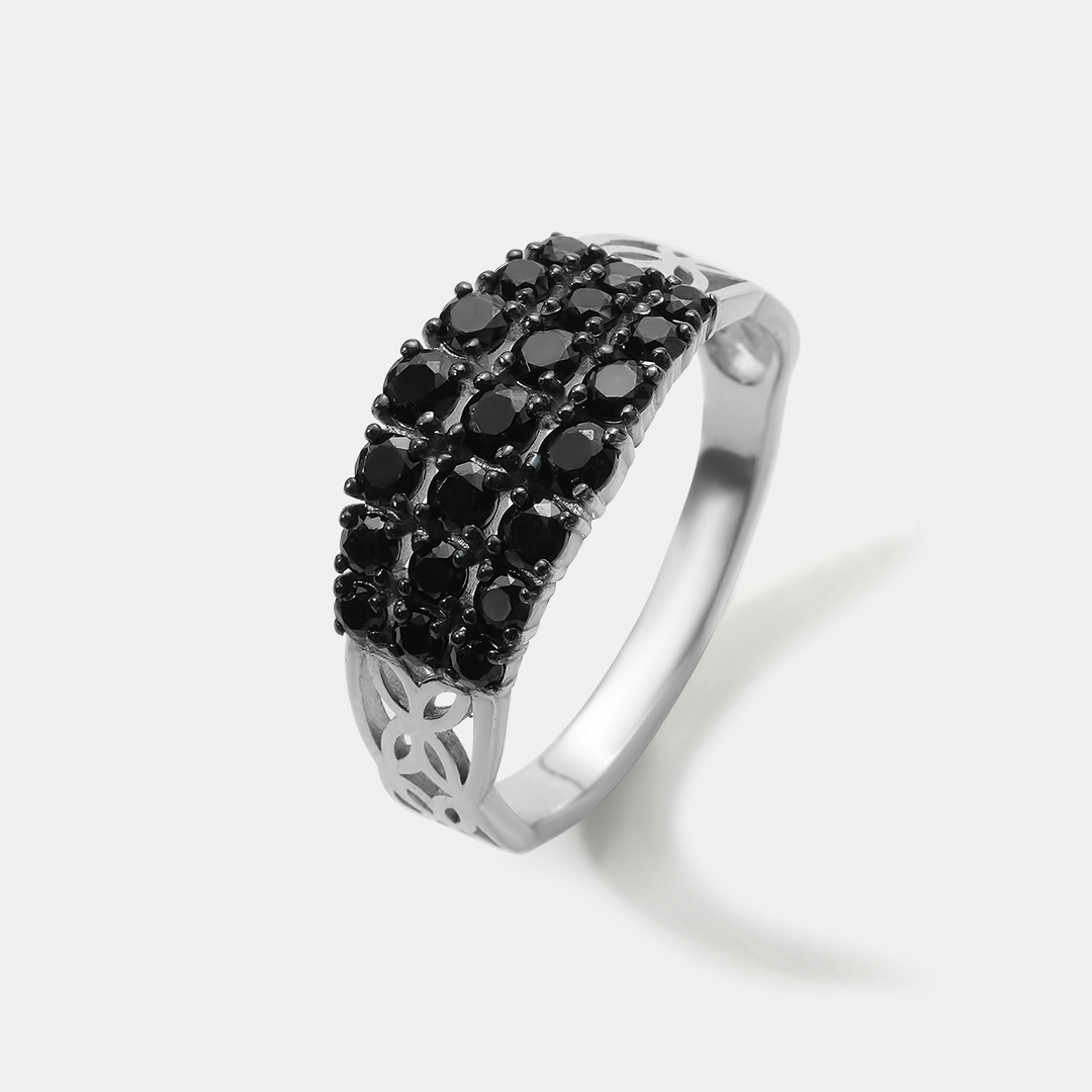 Серебряное кольцо со шпинелью