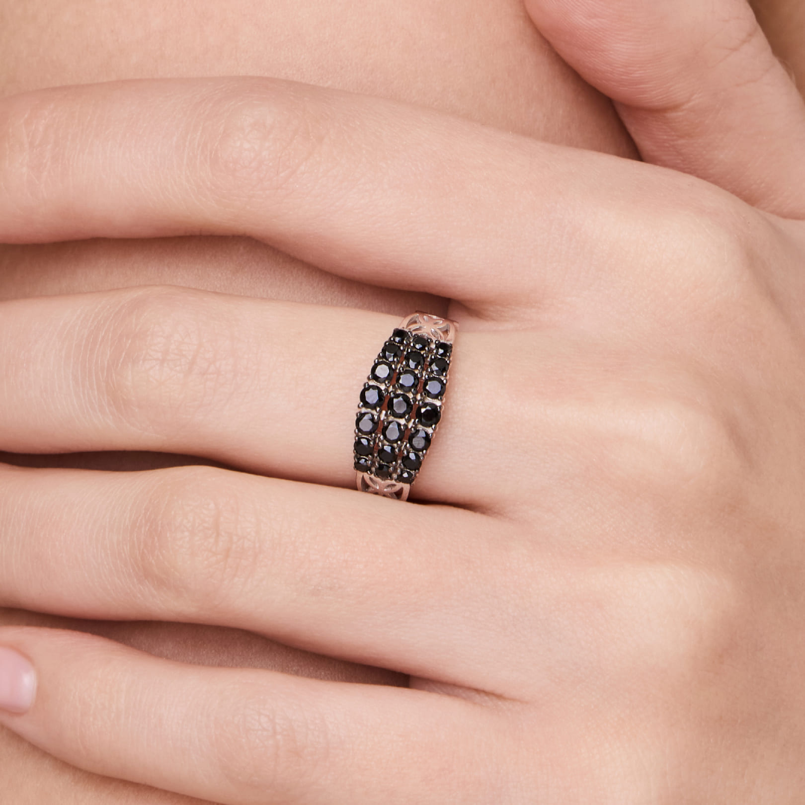 Серебряное кольцо со шпинелью