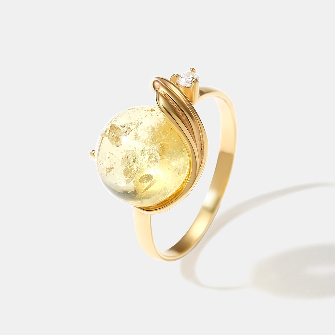 Серебряное кольцо с янтарем