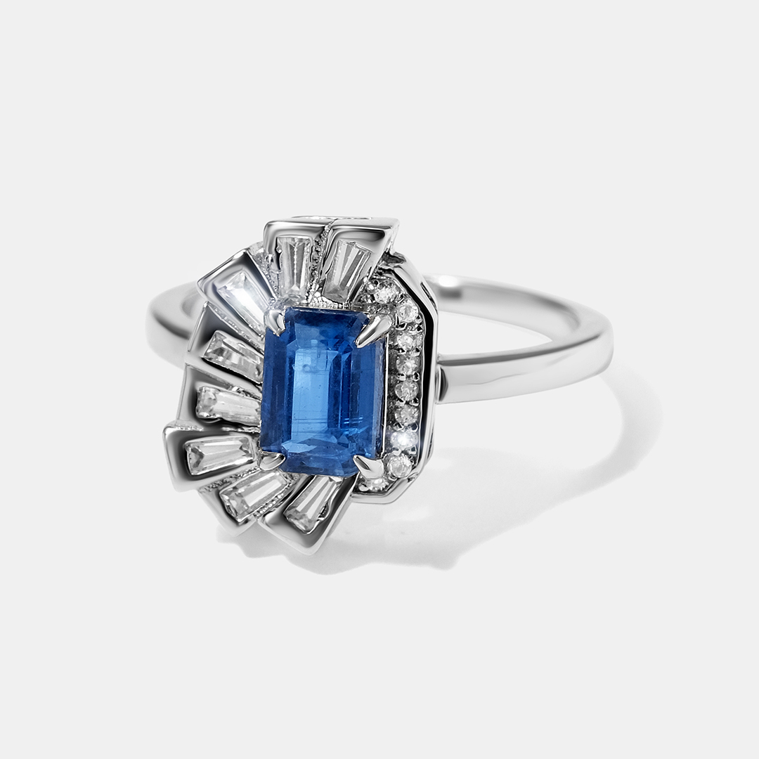 Серебряное кольцо с кианитом