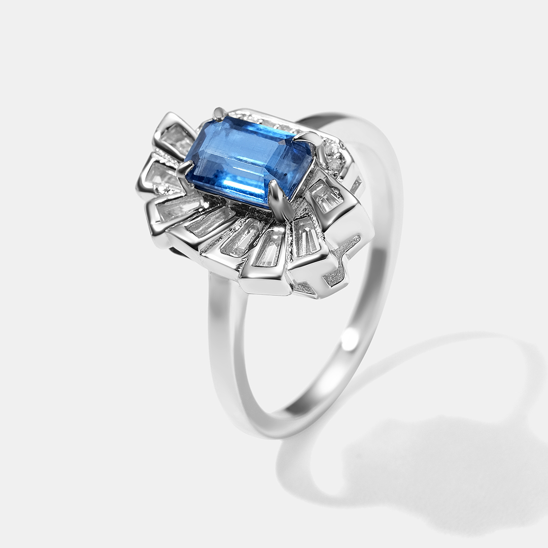 Серебряное кольцо с кианитом