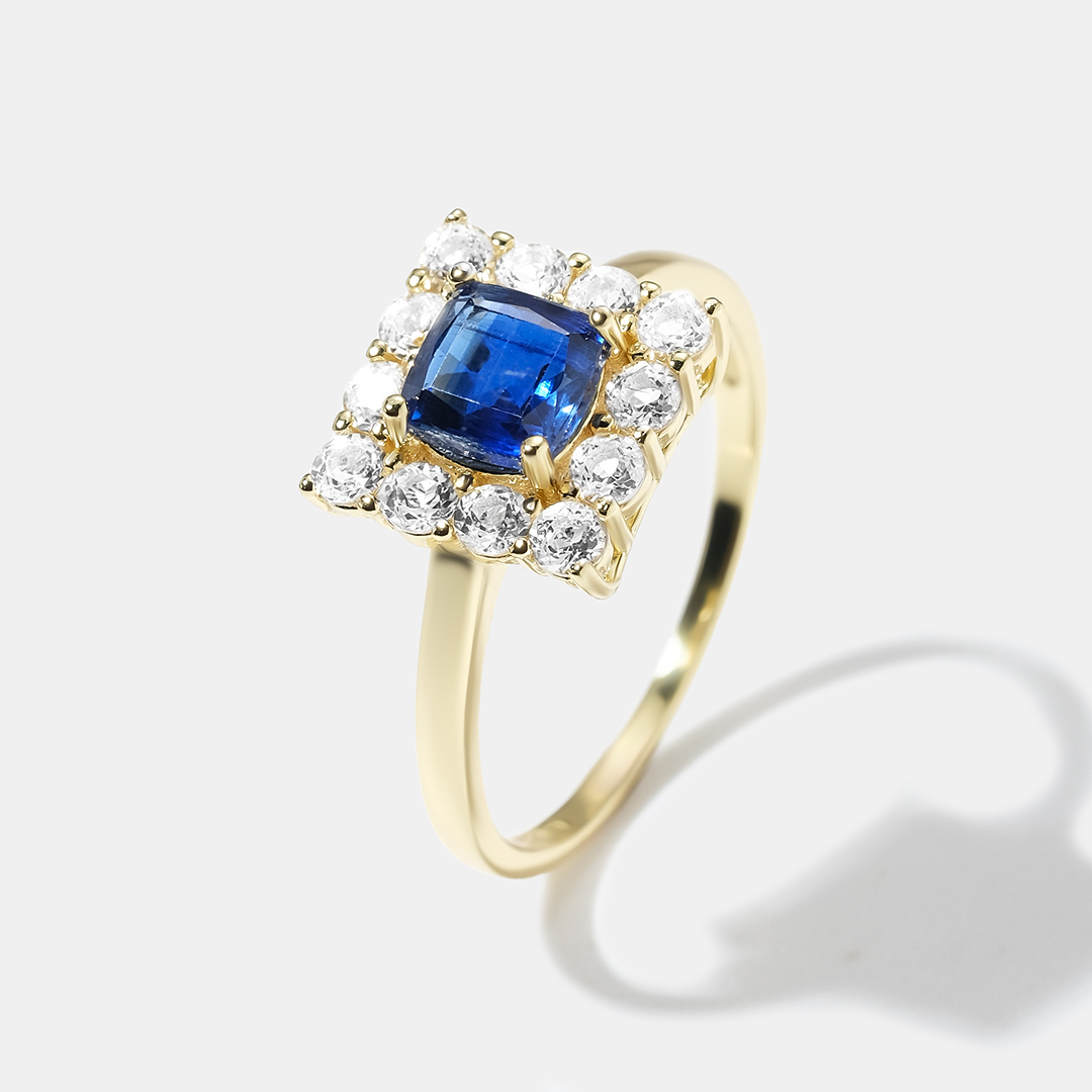 Серебряное кольцо с кианитом