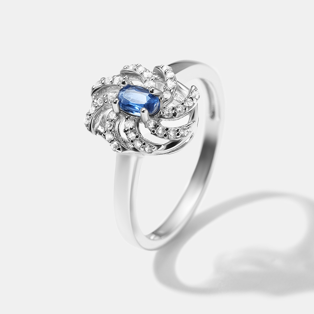 Серебряное кольцо с кианитом