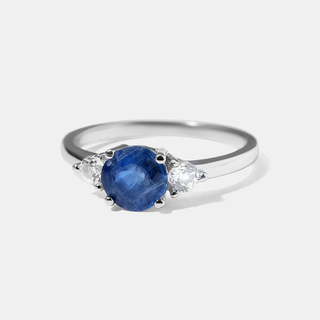 Серебряное кольцо с кианитом