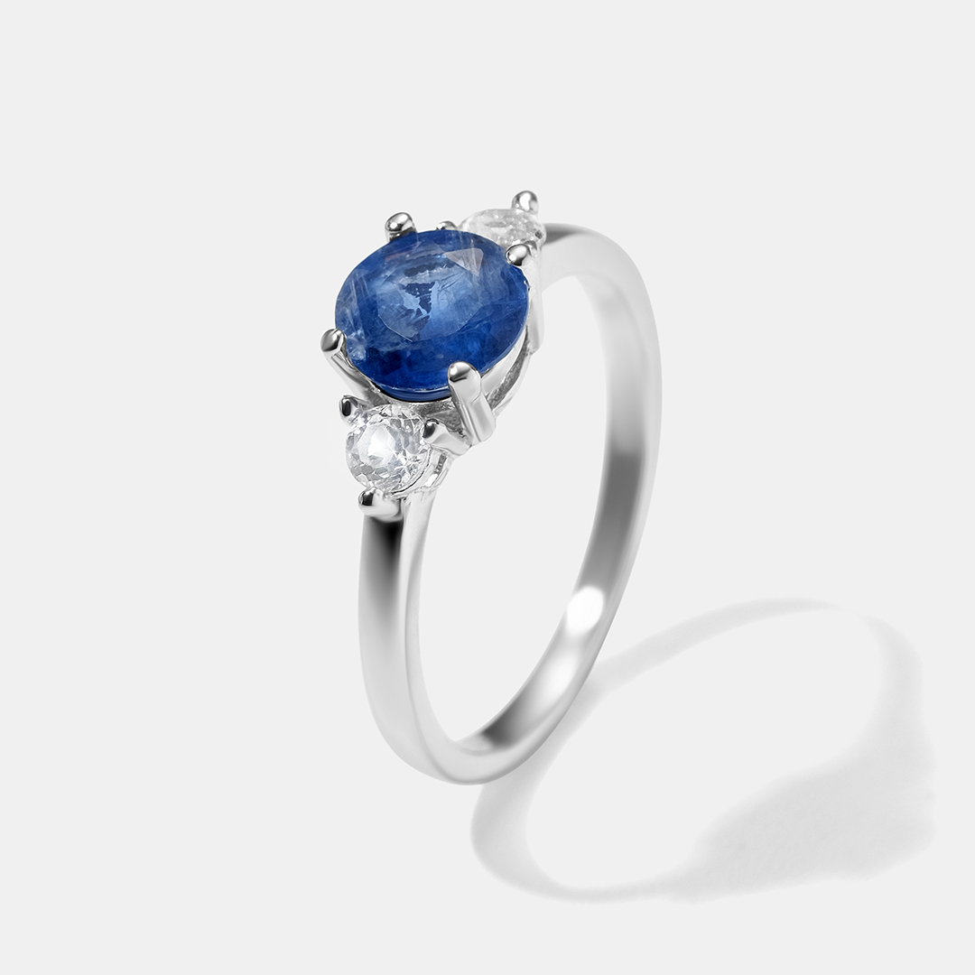Серебряное кольцо с кианитом