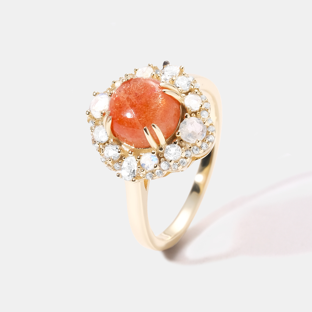 Серебряное кольцо с солнечным камнем