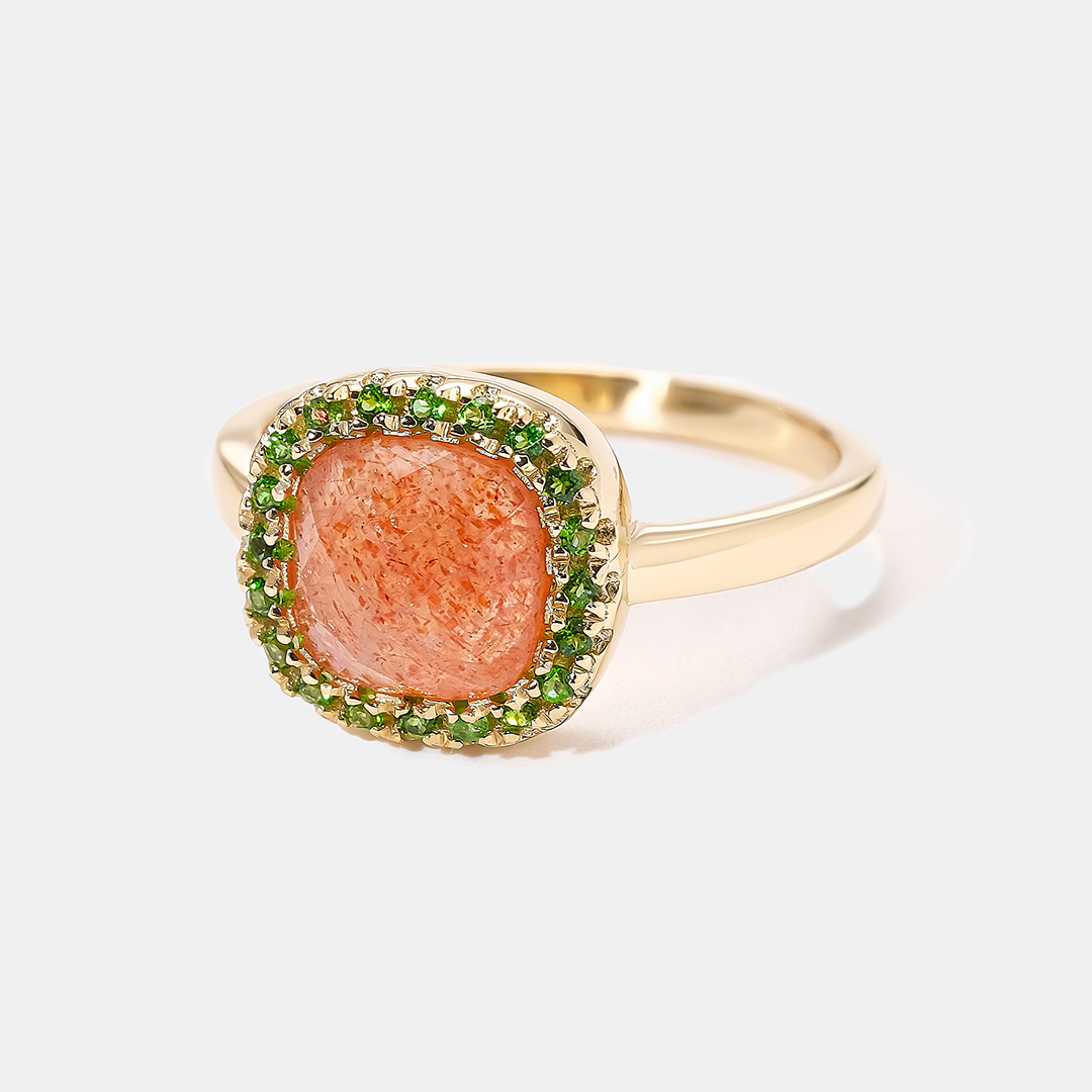 Серебряное кольцо с солнечным камнем