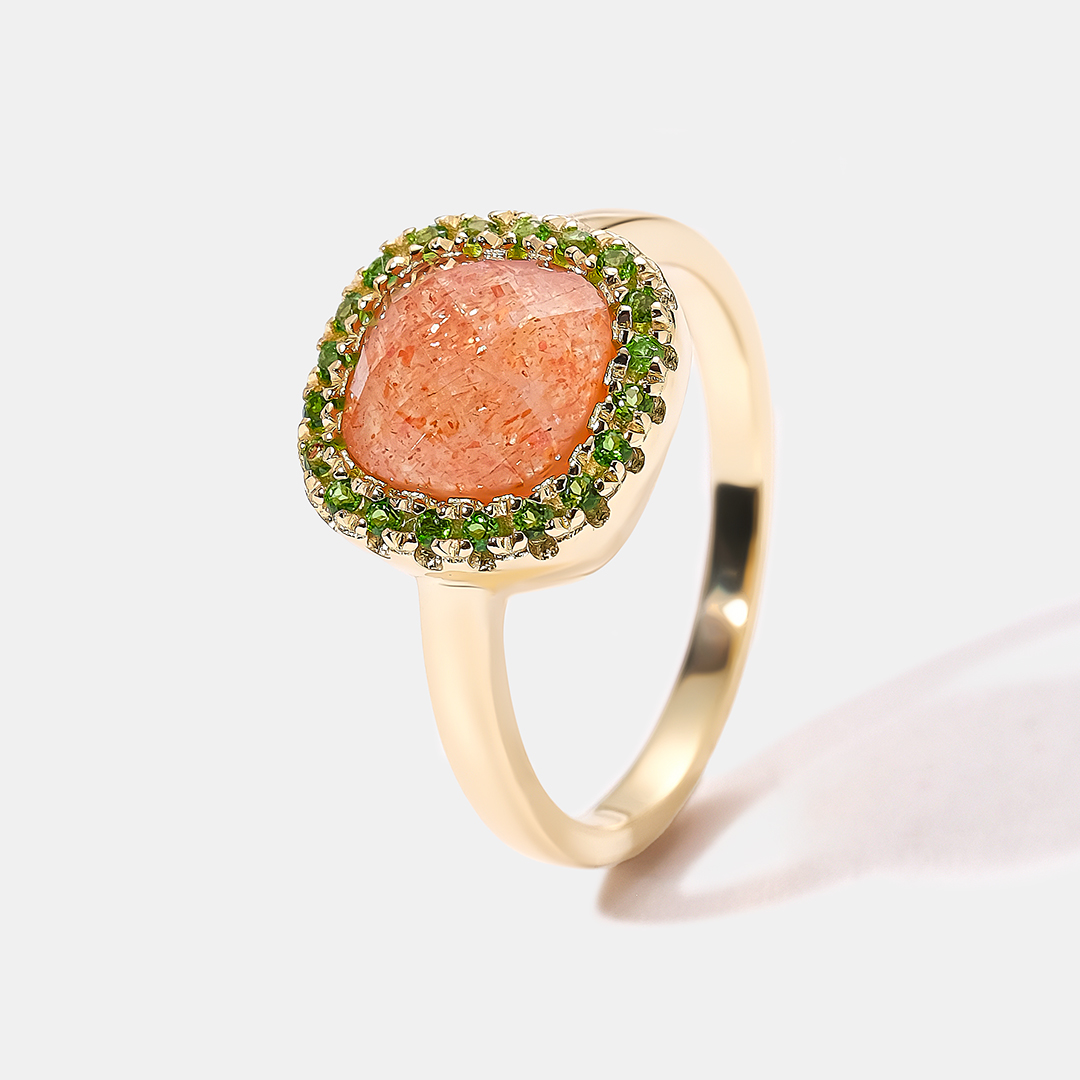 Серебряное кольцо с солнечным камнем